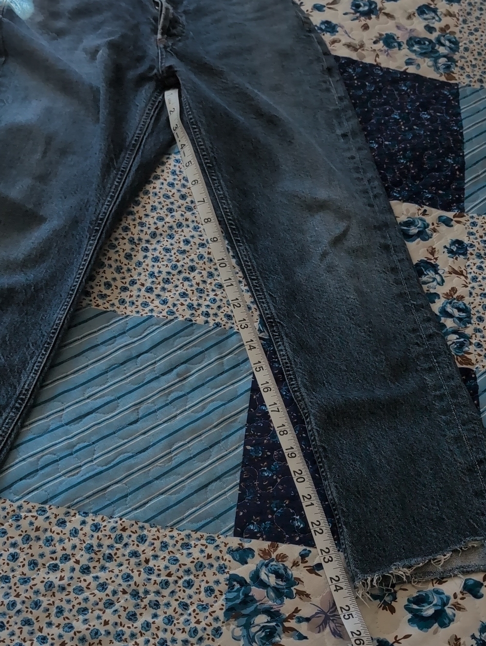 Agolde Riley Button Fly Cropped Jeans - Picture 8 of 8
